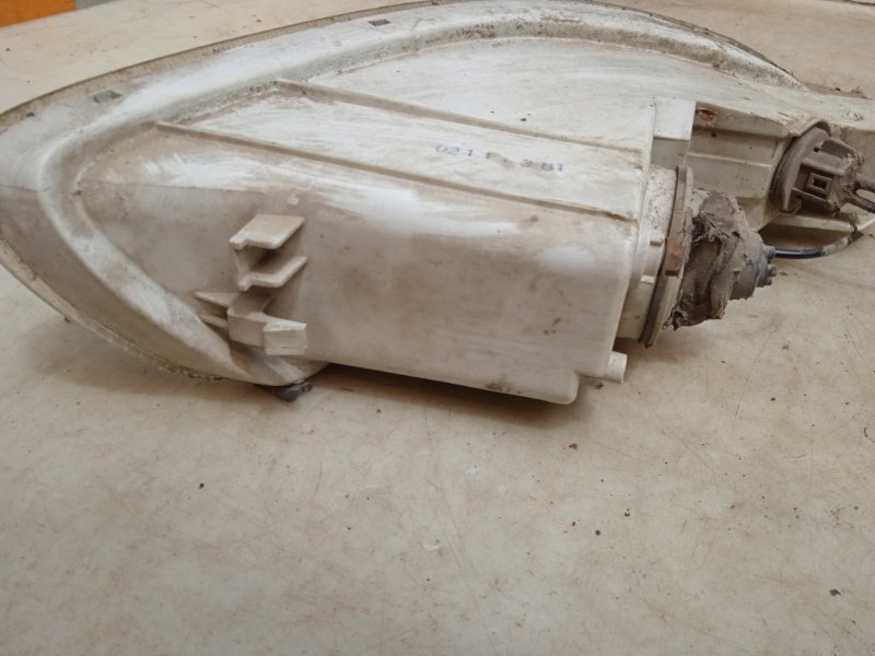 Фара противотуманная правая