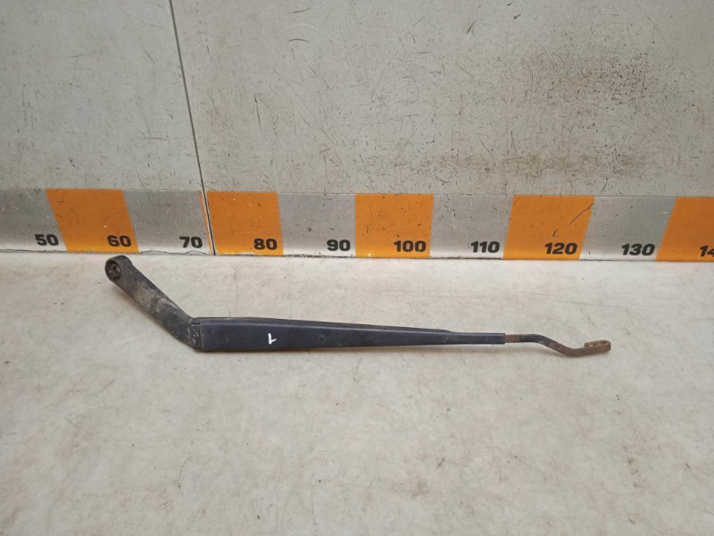 Поводок стеклоочистителя передний левый