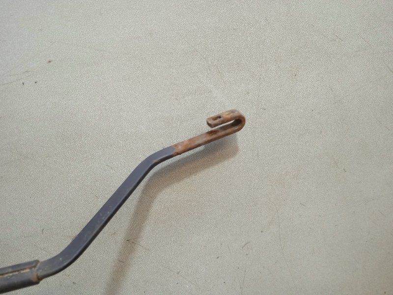 Поводок стеклоочистителя передний правый