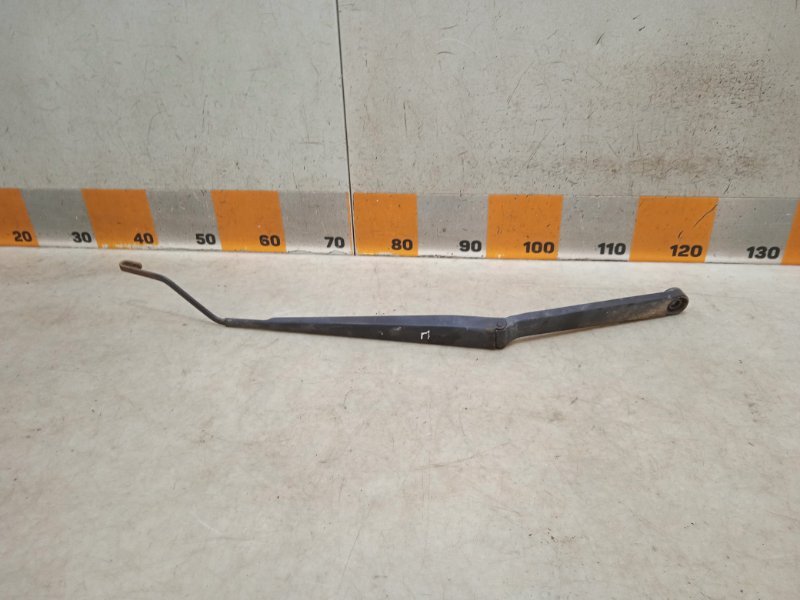 Поводок стеклоочистителя передний правый