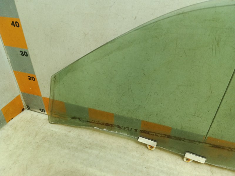 Стекло двери передней правой