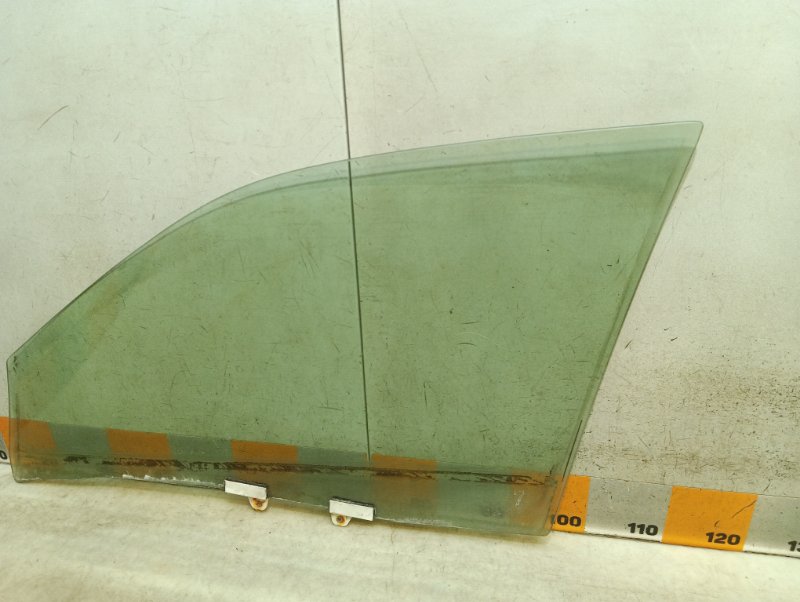 Стекло двери передней правой