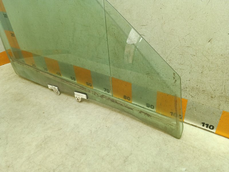 Стекло двери передней правой