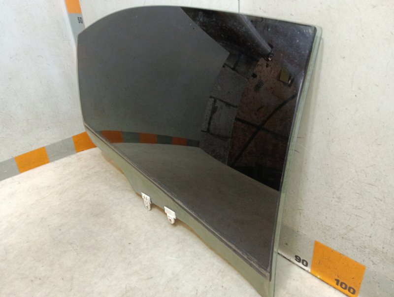 Стекло двери задней правой