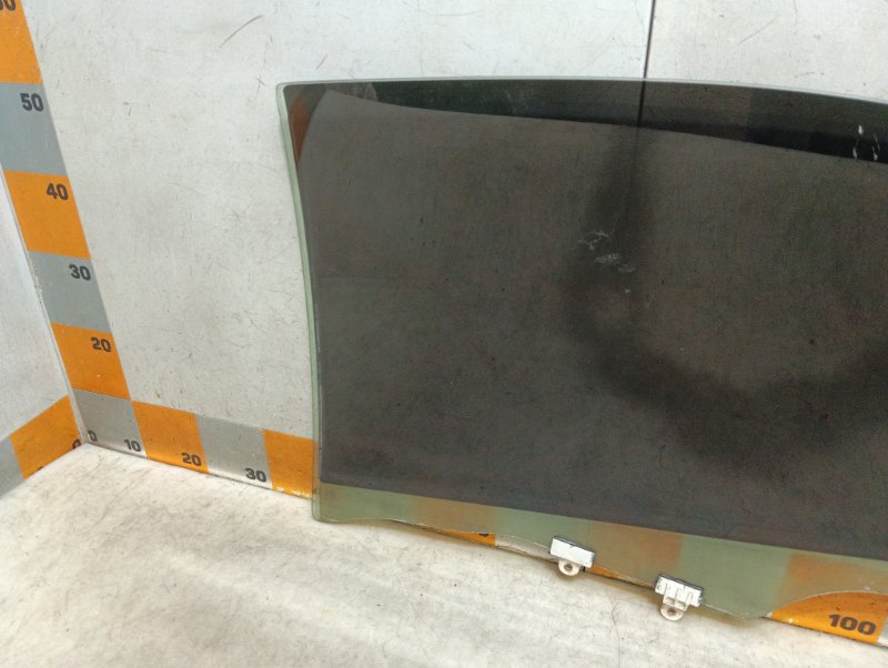 Стекло двери задней правой