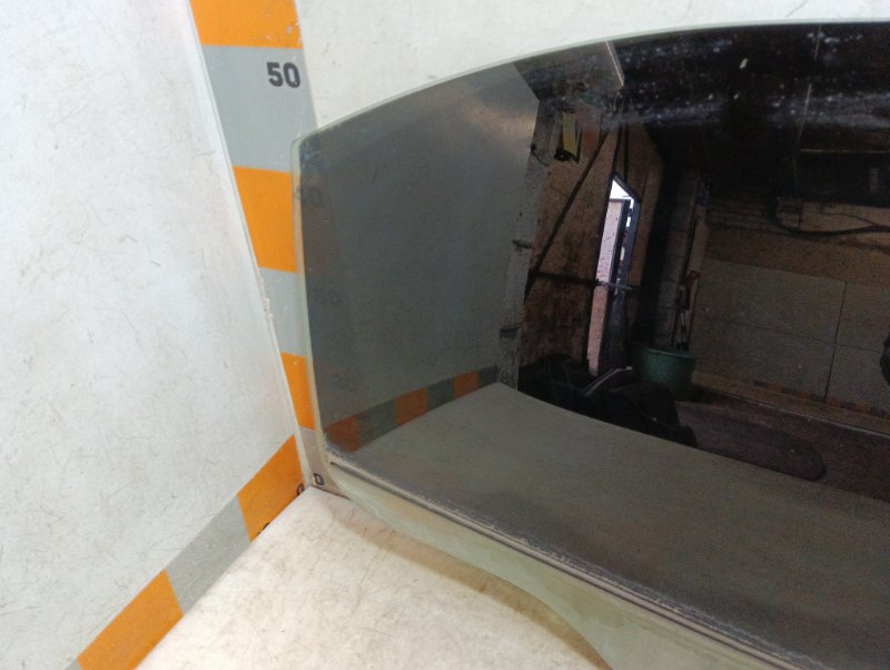 Стекло двери задней правой