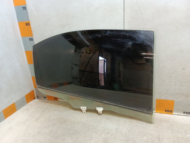 Стекло двери задней правой