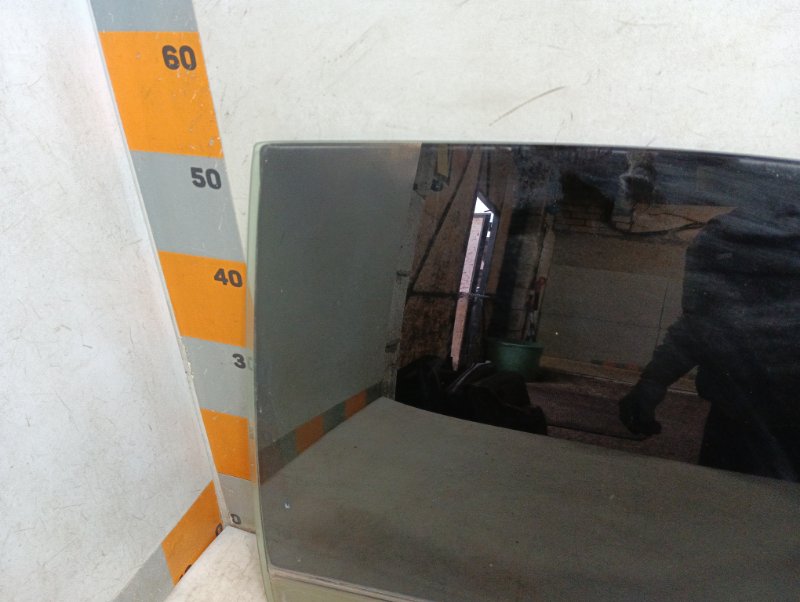 Стекло двери задней левой