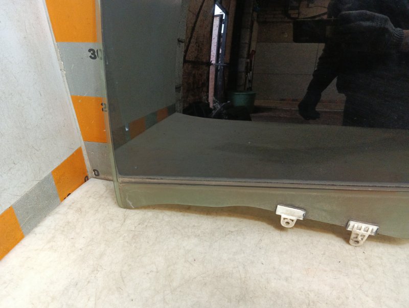 Стекло двери задней левой