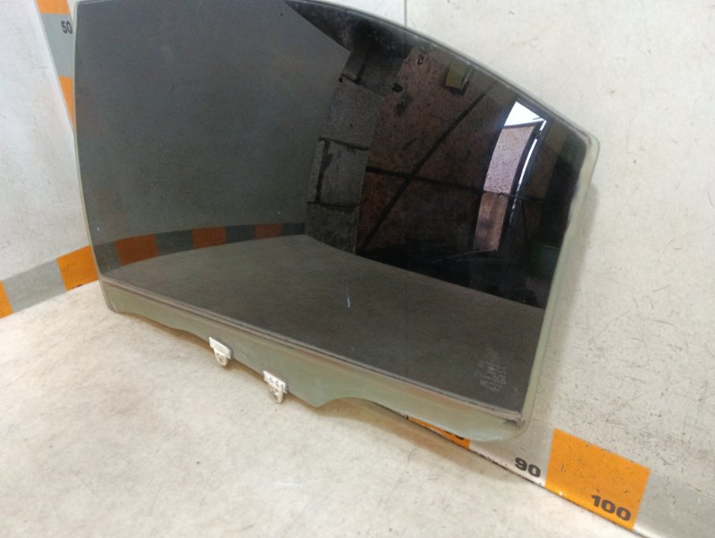 Стекло двери задней левой