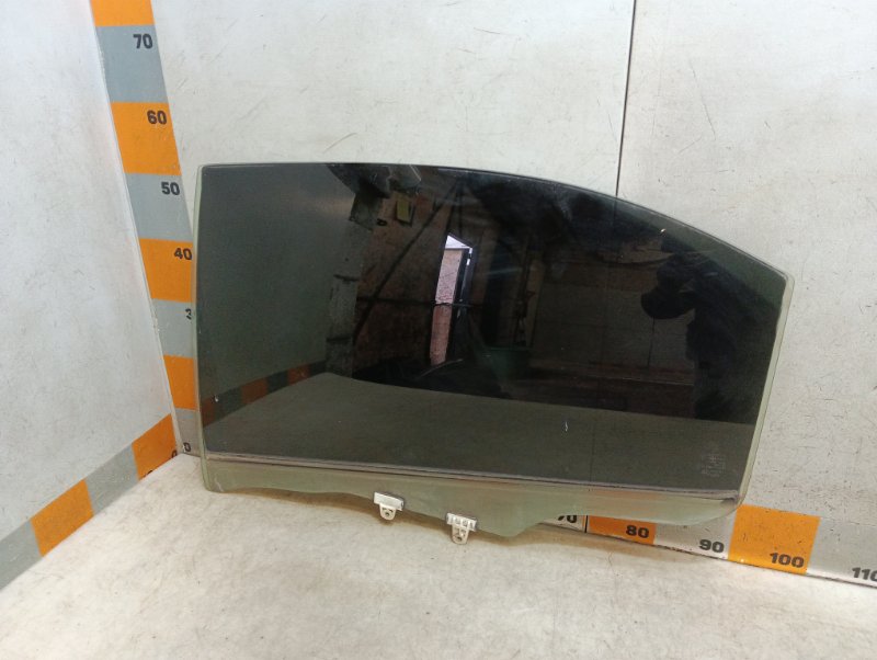 Стекло двери задней левой