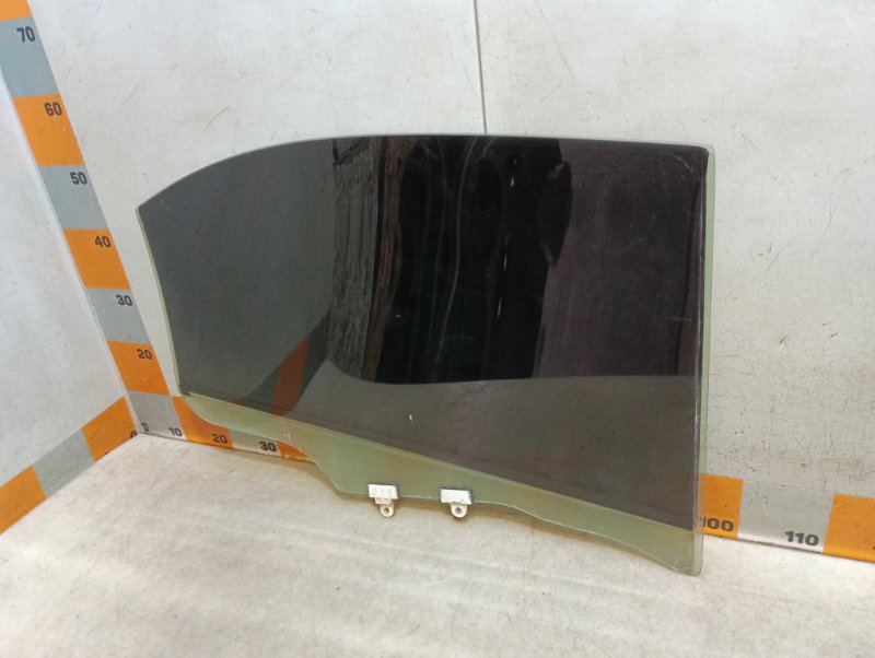 Стекло двери задней левой