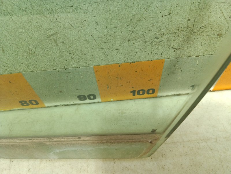 Стекло двери передней левой