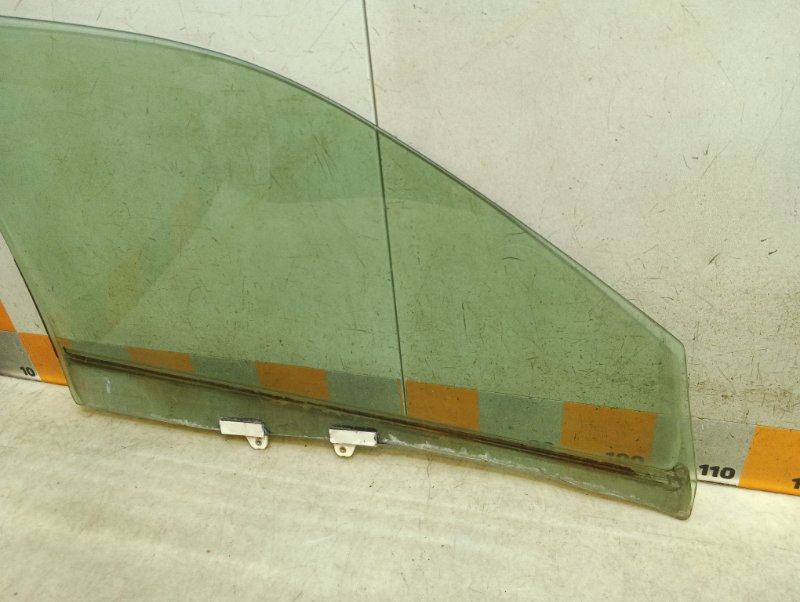 Стекло двери передней левой