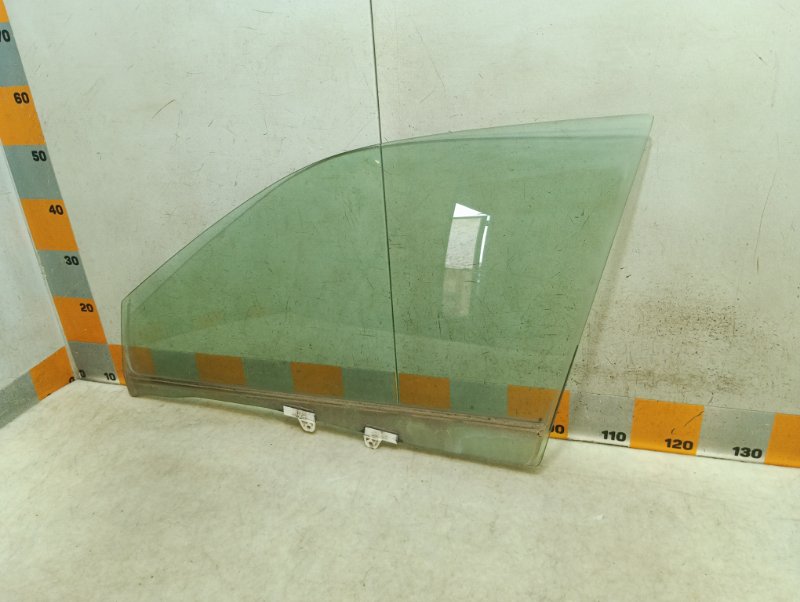 Стекло двери передней левой
