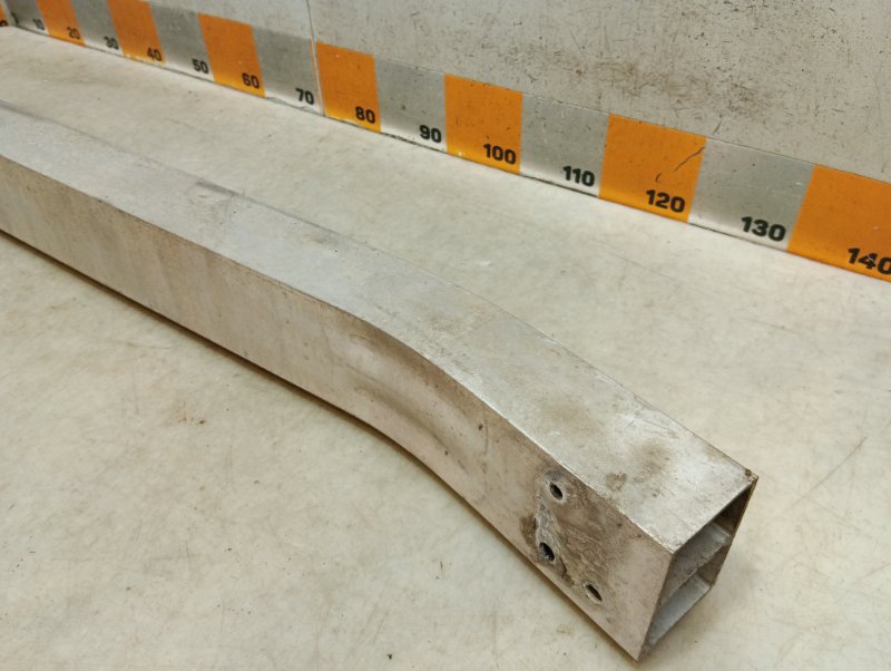 Усилитель переднего бампера