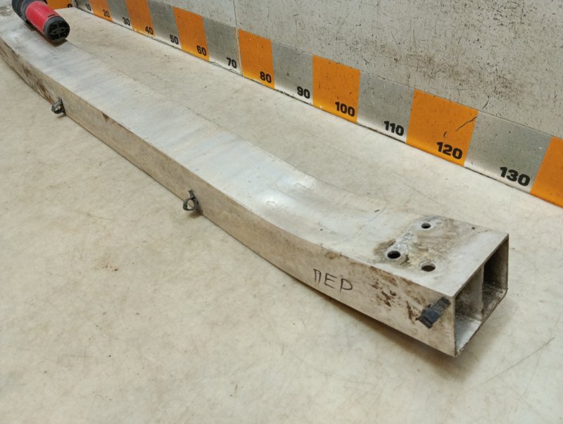 Усилитель переднего бампера