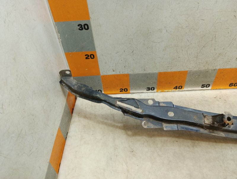 Усилитель переднего бампера