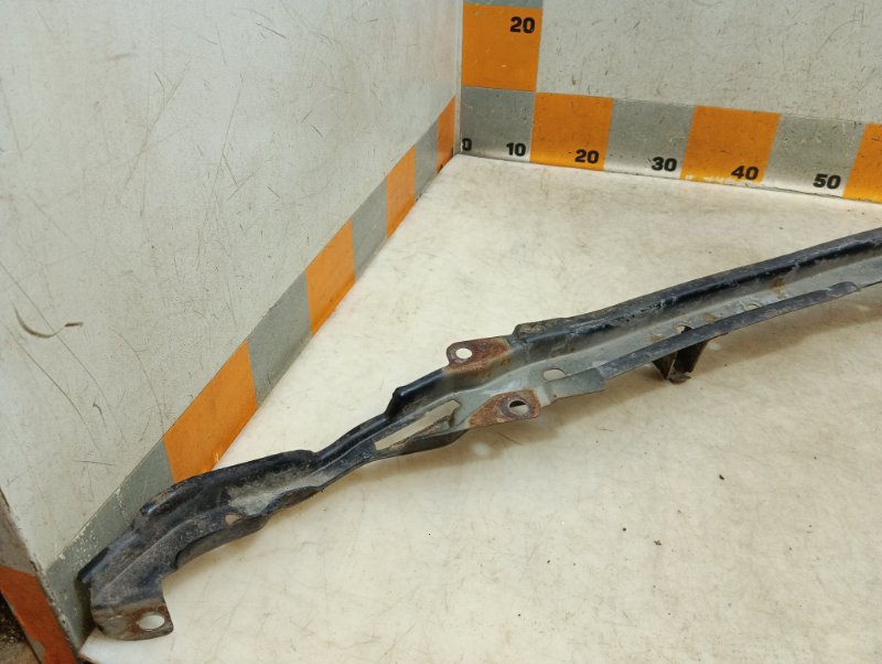 Усилитель переднего бампера