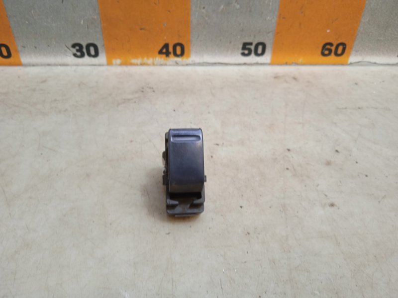 Кнопка стеклоподъемника