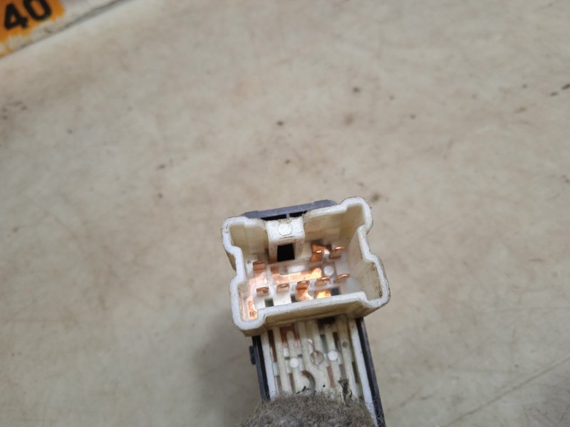 Кнопка стеклоподъемника