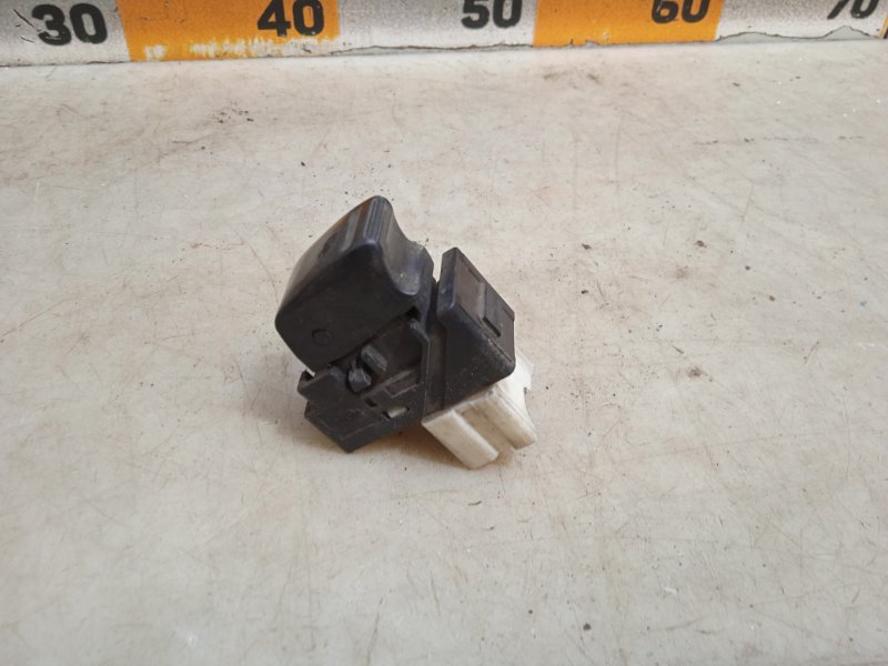 Кнопка стеклоподъемника