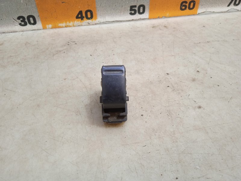 Кнопка стеклоподъемника