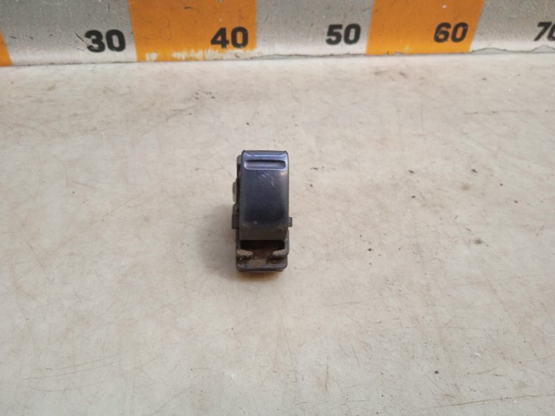 Кнопка стеклоподъемника