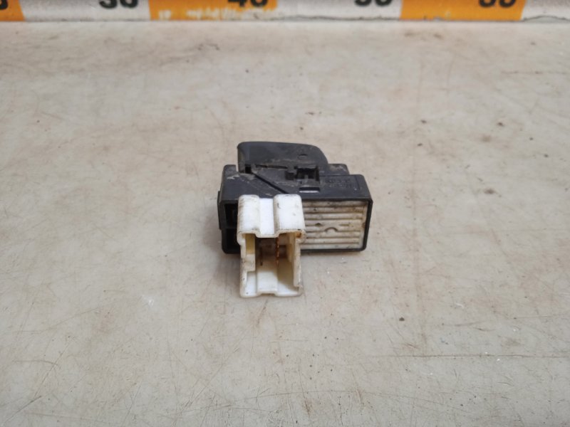 Кнопка стеклоподъемника