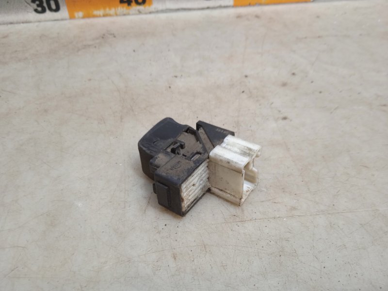 Кнопка стеклоподъемника