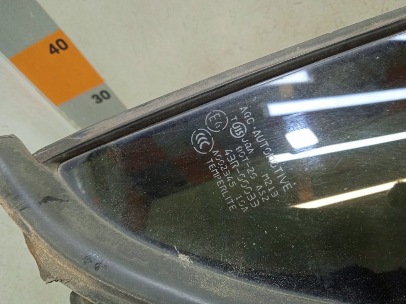 Стекло двери задней левой