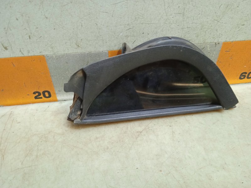 Стекло двери задней левой