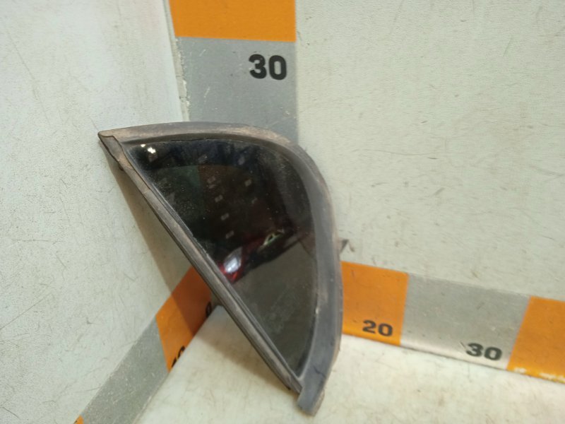 Стекло двери задней левой