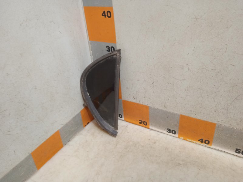 Стекло двери задней правой