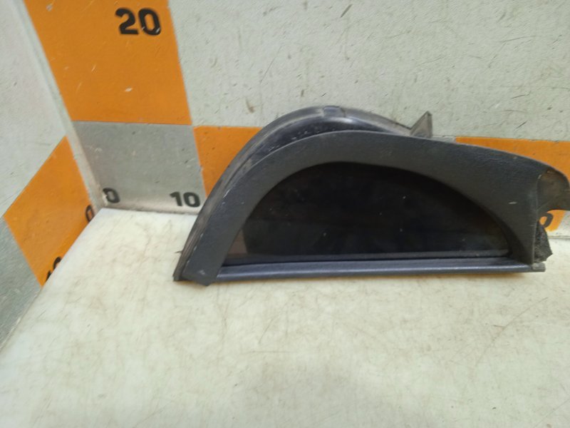 Стекло двери задней правой