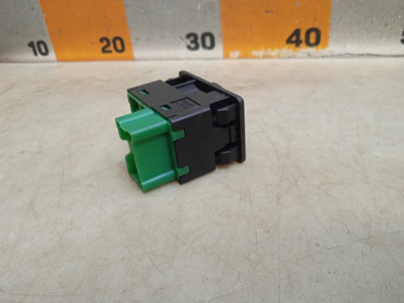 Кнопка регулировки зеркала