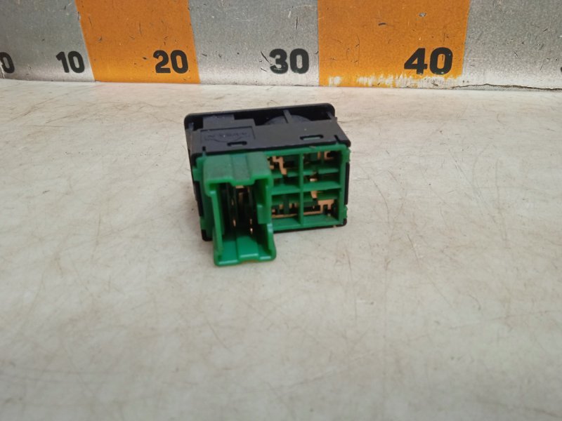 Кнопка регулировки зеркала