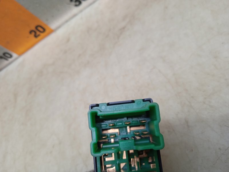 Кнопка регулировки зеркала