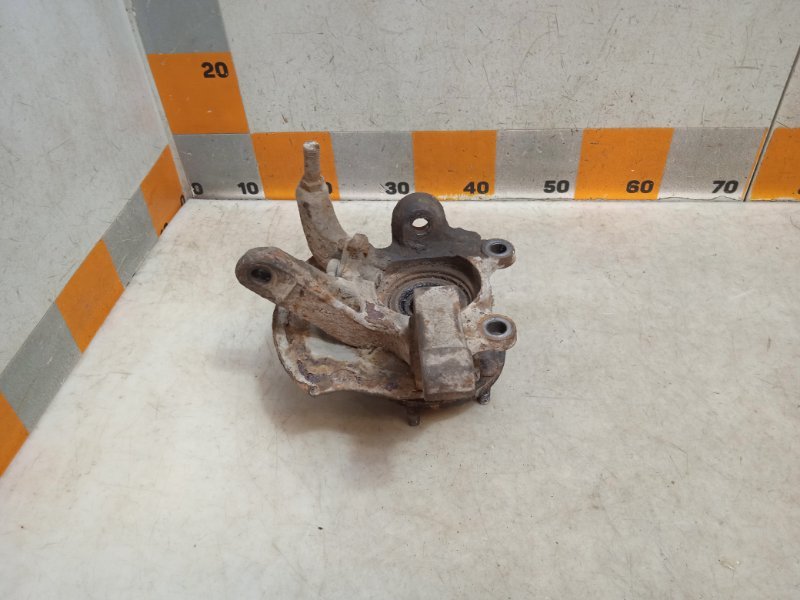 Кулак поворотный передний правый