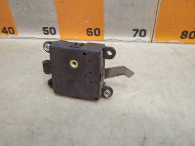 Моторчик заслонки печки