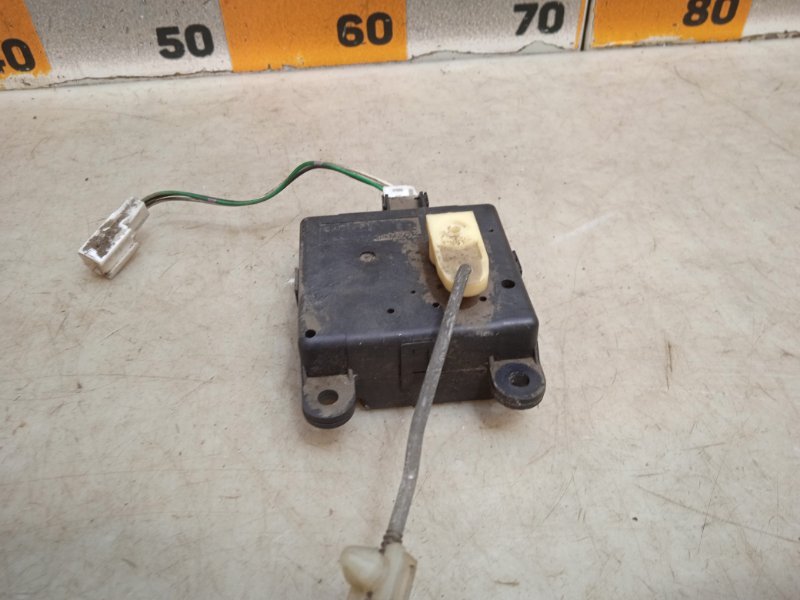 Моторчик заслонки печки