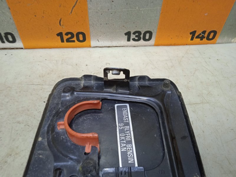 Лючок бензобака