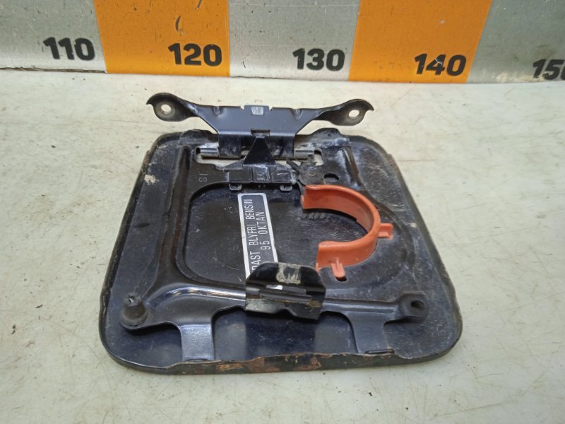 Лючок бензобака