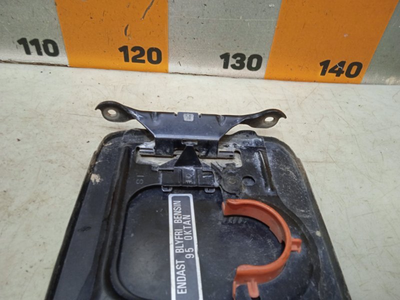 Лючок бензобака