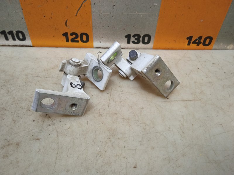 Петля двери передней правой нижняя