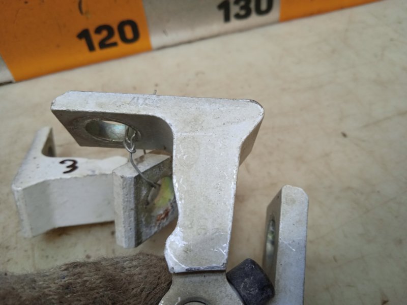 Петля двери передней правой нижняя