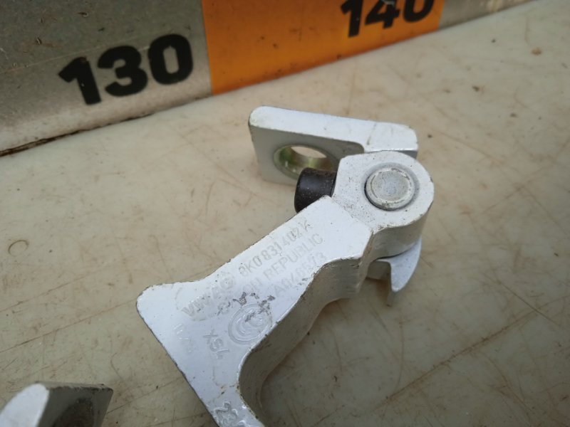 Петля двери передней правой нижняя