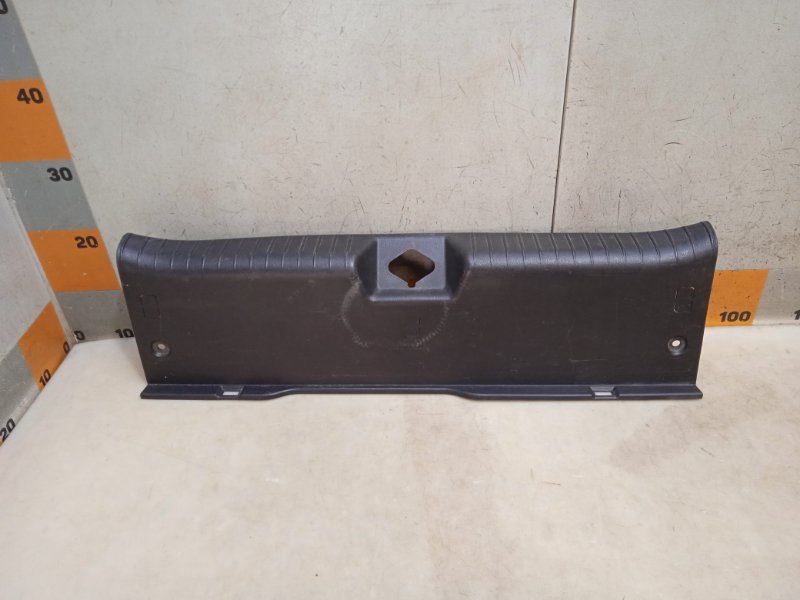 Обшивка багажника