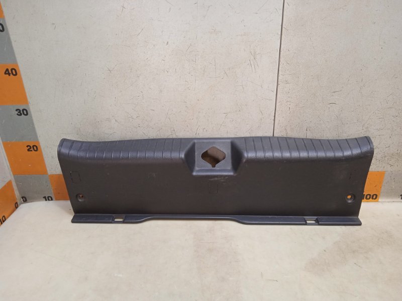 Обшивка багажника