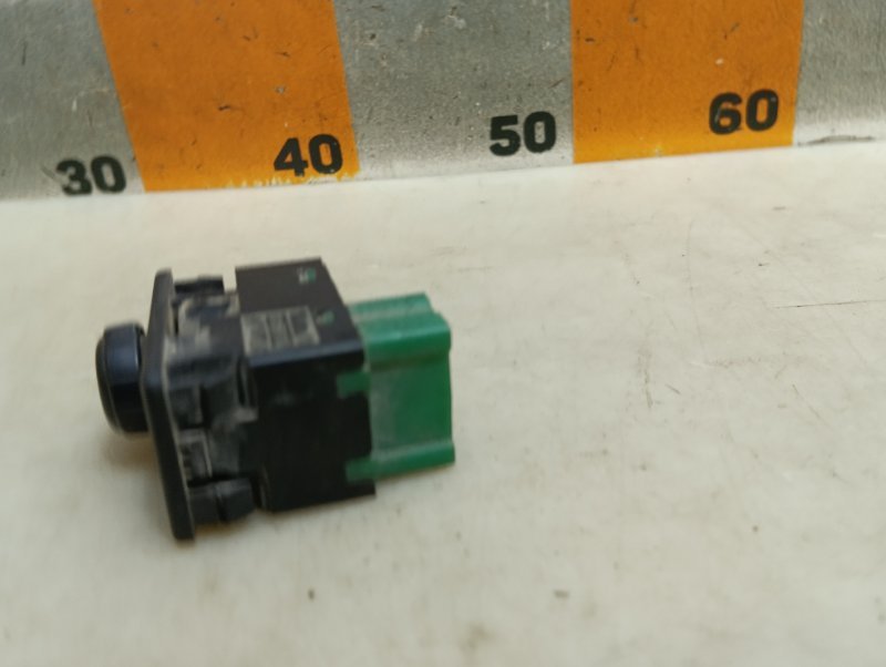 Кнопка регулировки зеркала